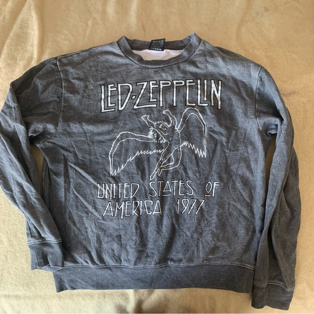 Led Zeppelin crewneck sweater. Medium